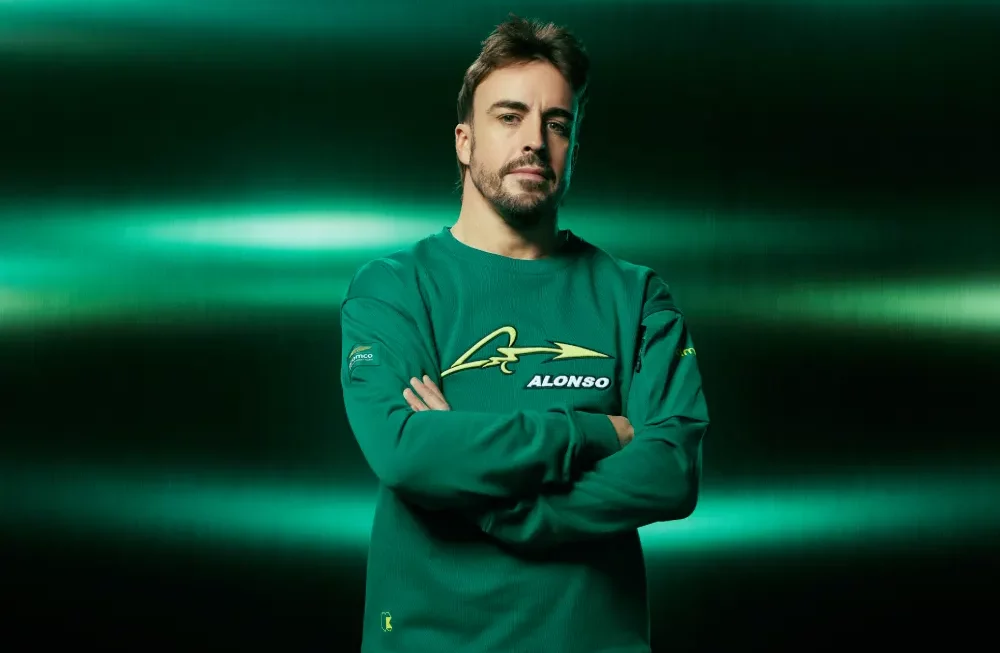 La colección oficial de Fernando Alonso, diseñada por Kimoa y Aston Martin Aramco Team, ya en pre-venta